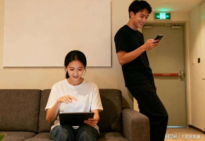 Kaiyun体育网站:和男友去挑床垫他上厕所店主跑来:小姐你男友来过但不是和你(图2)