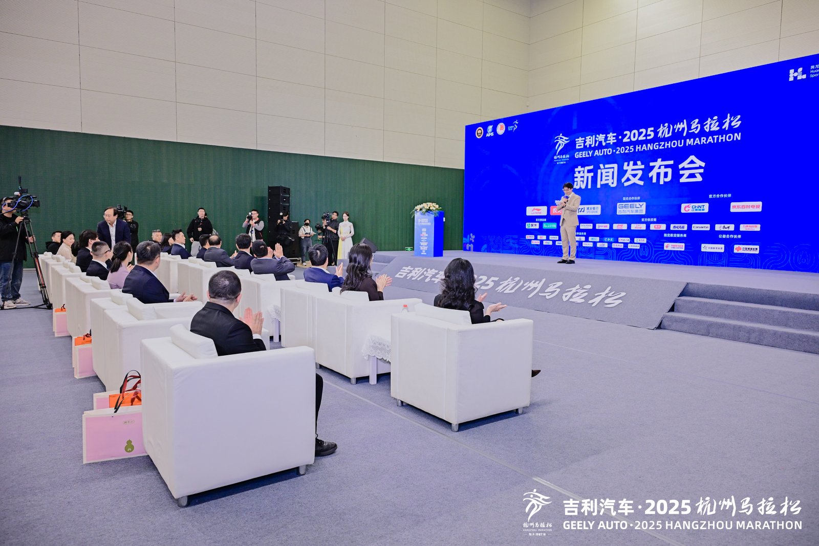 Kaiyun(中国体育):2025杭马保留“最美赛道”经典路线起跑机制公布(图1)