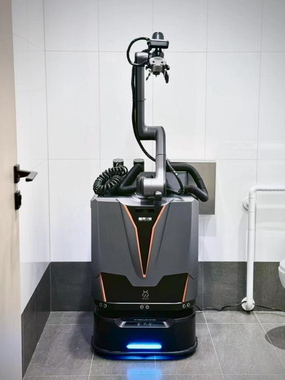 机器人开始在公共厕所上岗(图1)