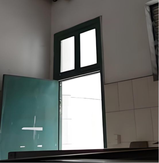 邻居家出门旅游后卫生间灯却一直没关我连忙报警警方破门后傻眼(图1)