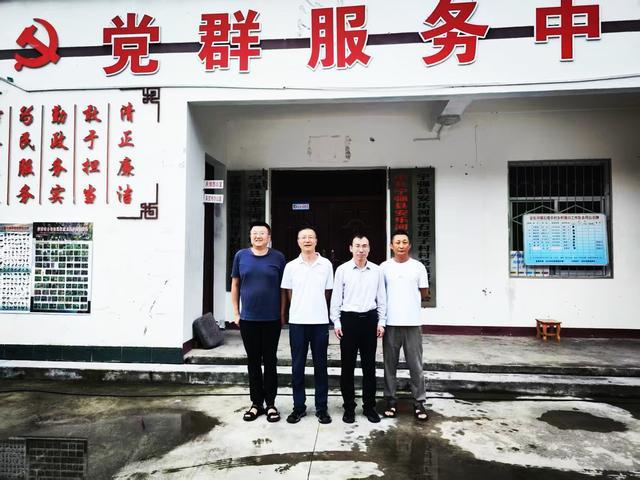 联通爱心助建卫生公厕石垭子村开启“厕所革命”新篇章(图3)