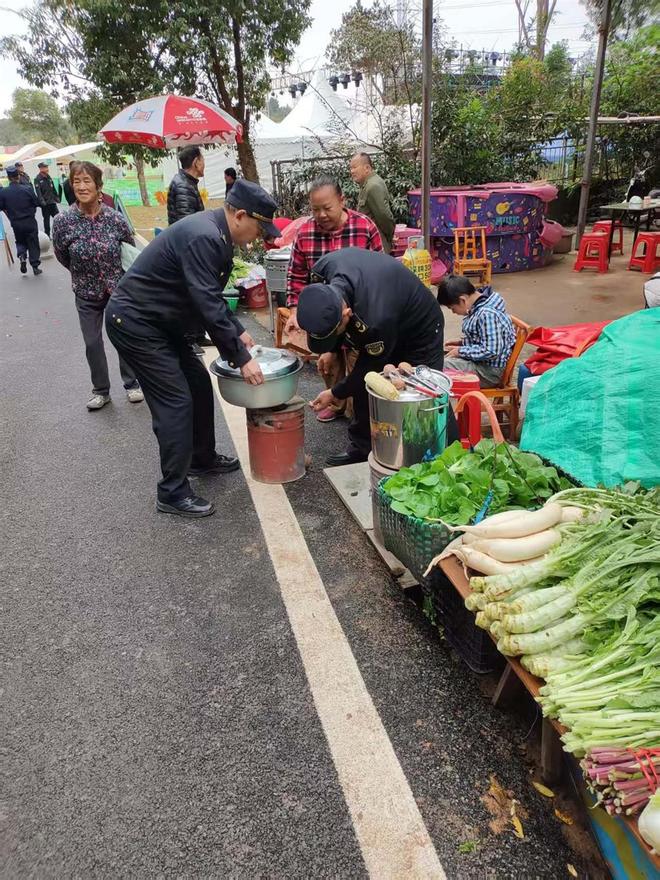 江夏城管全力护航中国城市户外运动挑战赛(图2)