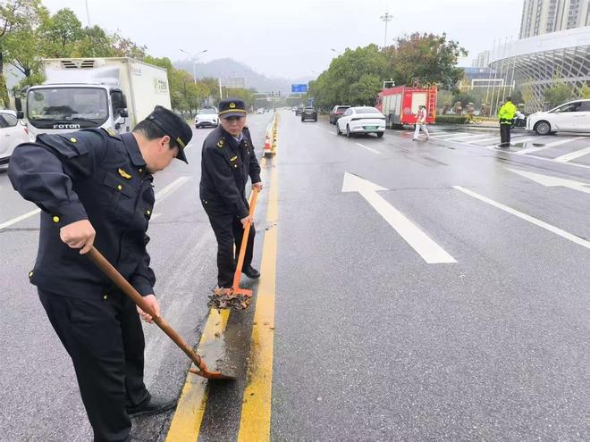 江夏城管全力护航中国城市户外运动挑战赛(图3)