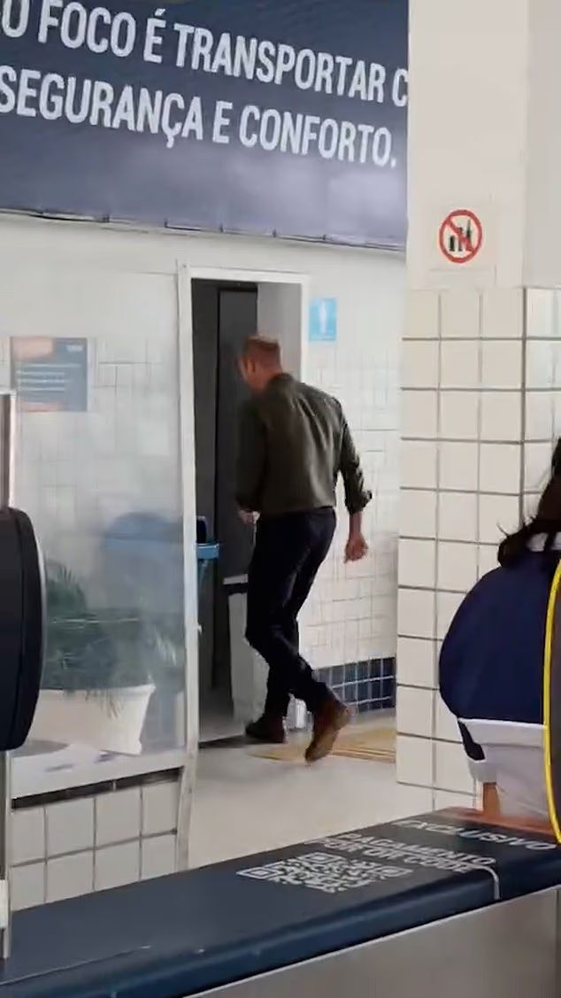 威廉王子用巴西沙滩公共厕所英媒大赞“接地气”民众却难认同(图1)