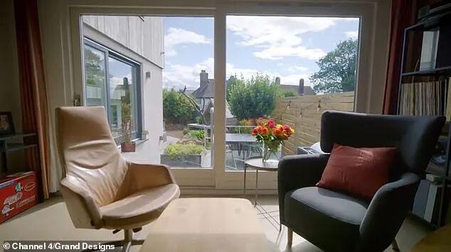 花费九年和巨大精力打造的现代之家却被群嘲：像鞋盒更像临时公厕！(图3)