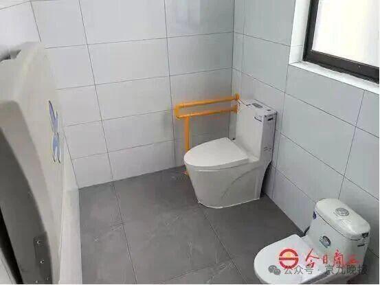 商丘市区上新一批公厕增设第三卫生间(图1)
