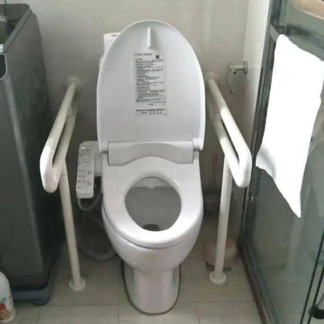 告别“浴缸坎”起身有扶手：静安老人的家正在悄悄变“友好”(图2)