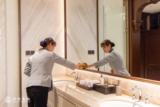 清照泉城明水古城度假区三小时内火速整改厕所挂钩(图5)