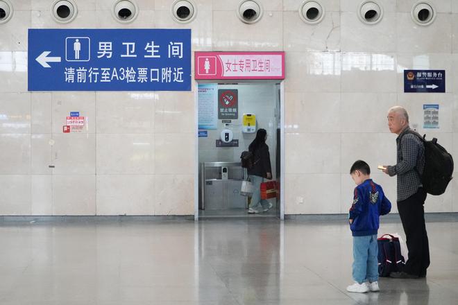 新华视点如何破解“女厕排队之困”？(图2)