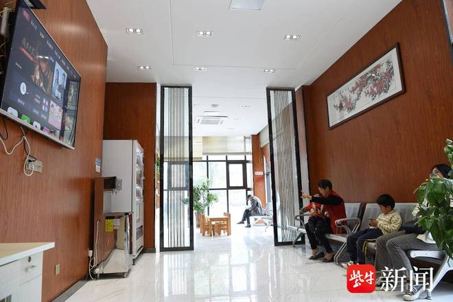 江苏的厕所升级成这样了？智能一体化适老适幼还能看书休憩(图5)