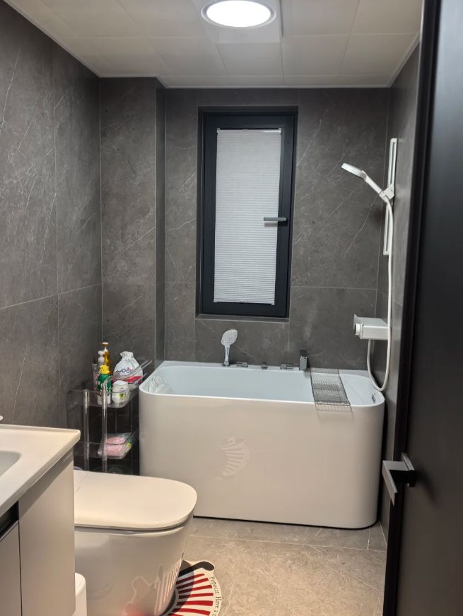 越来越多人买主卧带卫生间的房子不是矫情而是过来人的教训(图6)