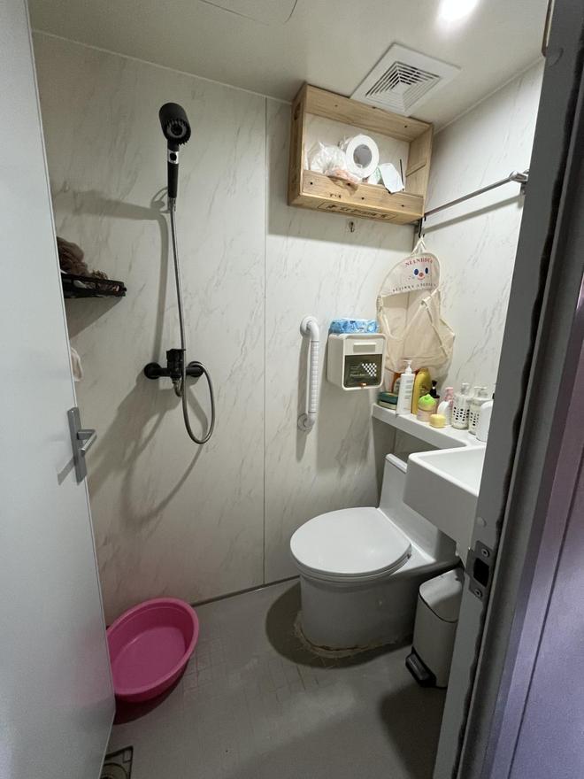 Kaiyun(中国体育):再见每天清晨公厕前排队倒马桶的日子|一平方米的改变有多难(图4)