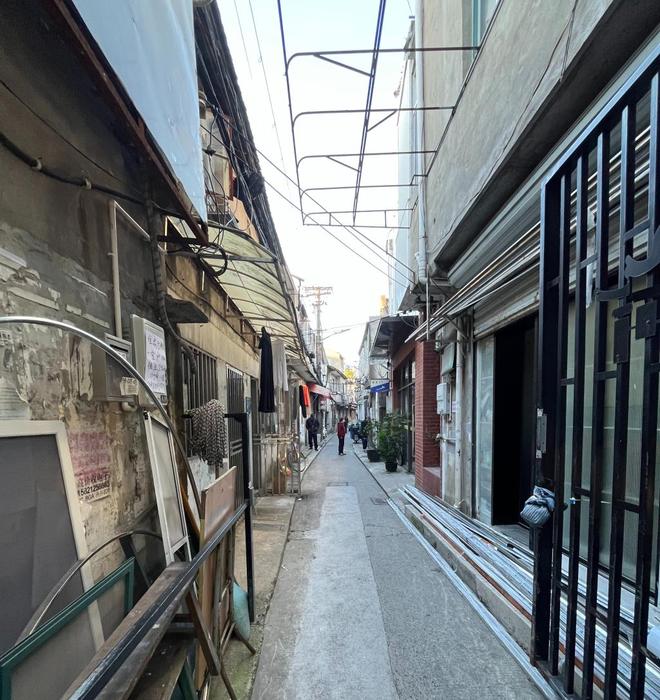 Kaiyun(中国体育):再见每天清晨公厕前排队倒马桶的日子|一平方米的改变有多难(图6)