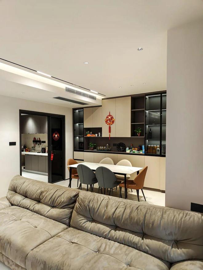 大横厅+观景阳台+多功能房98㎡现代简约三居室(图6)