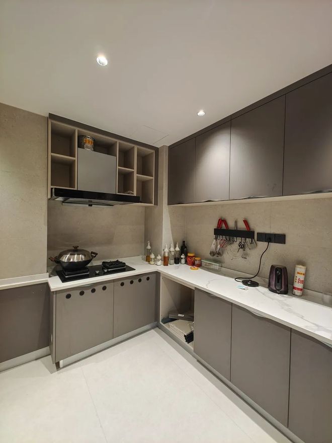 大横厅+观景阳台+多功能房98㎡现代简约三居室(图15)