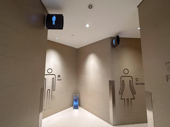 Kaiyun体育网站：焦点｜如厕先“猜”男女公厕标识抽象化为哪般？(图2)