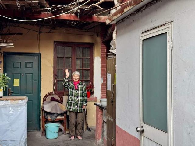 上海“拎马桶”改造任务总体完成杨浦兑现“人民城市”承诺、书写民生答卷：告别“拎马桶”一个也不能少！(图1)