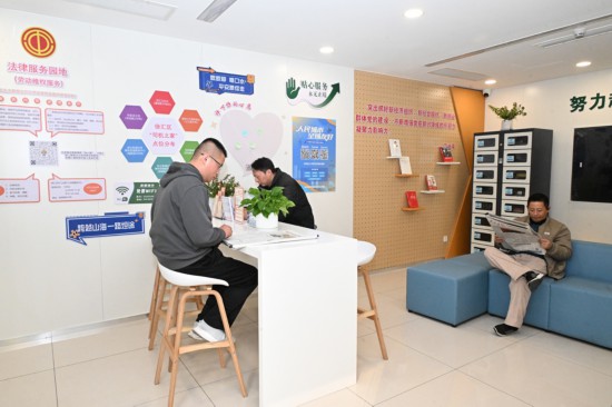 从充电到“充能”“司机之家”升级：回家！车轮上的异乡人(图2)