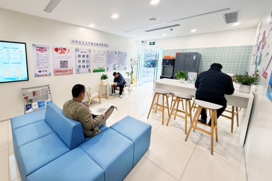 从充电到“充能”“司机之家”升级：回家！车轮上的异乡人(图3)