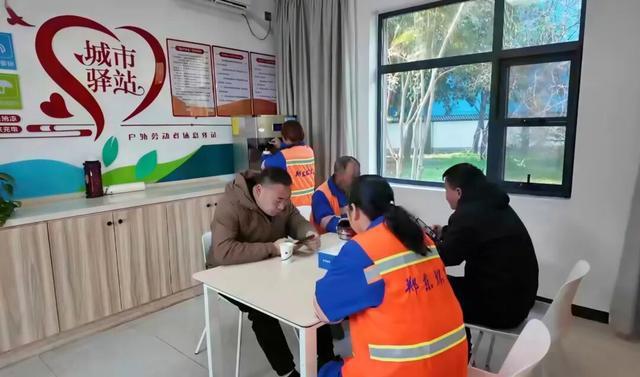 应对强寒潮郑州城管巧用“加减乘除”守护市民温暖过冬(图4)