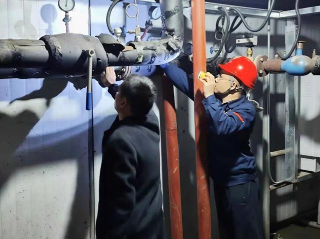 应对强寒潮郑州城管巧用“加减乘除”守护市民温暖过冬(图2)