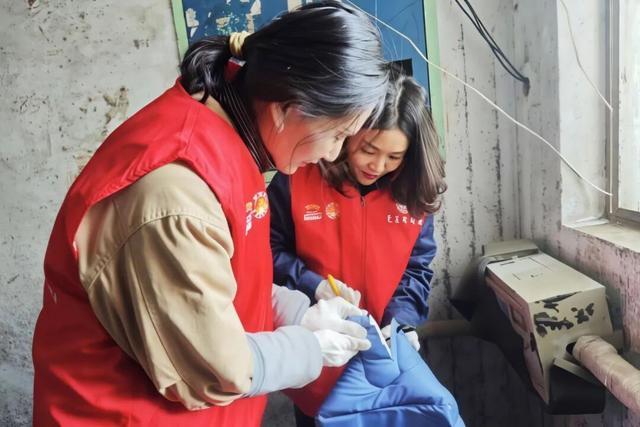 应对强寒潮郑州城管巧用“加减乘除”守护市民温暖过冬(图1)