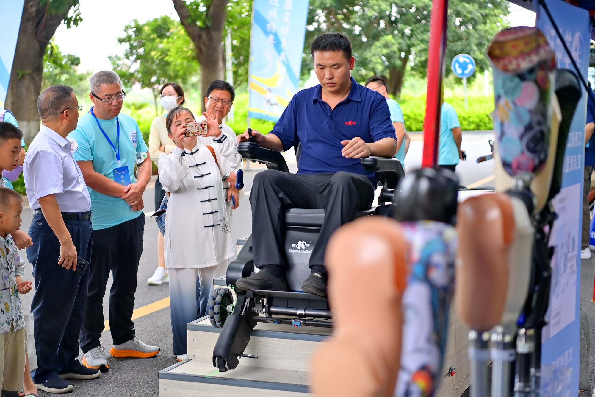 做客央广网丨以政策温度筑牢残疾人权益保障网对话中残联维权部张东旺(图1)