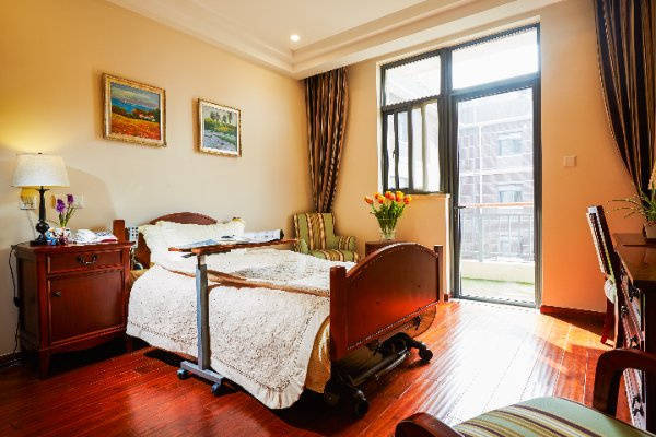 Kaiyun(中国体育):独居老人怕孤单?上海静安区曹家渡爱华养老院生活陪伴+文娱活动晚年有乐趣〔2025最新详情〕(图4)