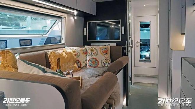 百万欧元的移动堡垒！540匹马力的六轮巨兽洲际探险房车XRS7400(图6)