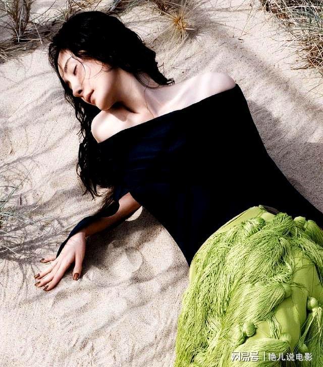 曝杨幂海边VOGUE封面！低饱和妆容加盘发多套妆造呈现不同风格(图6)