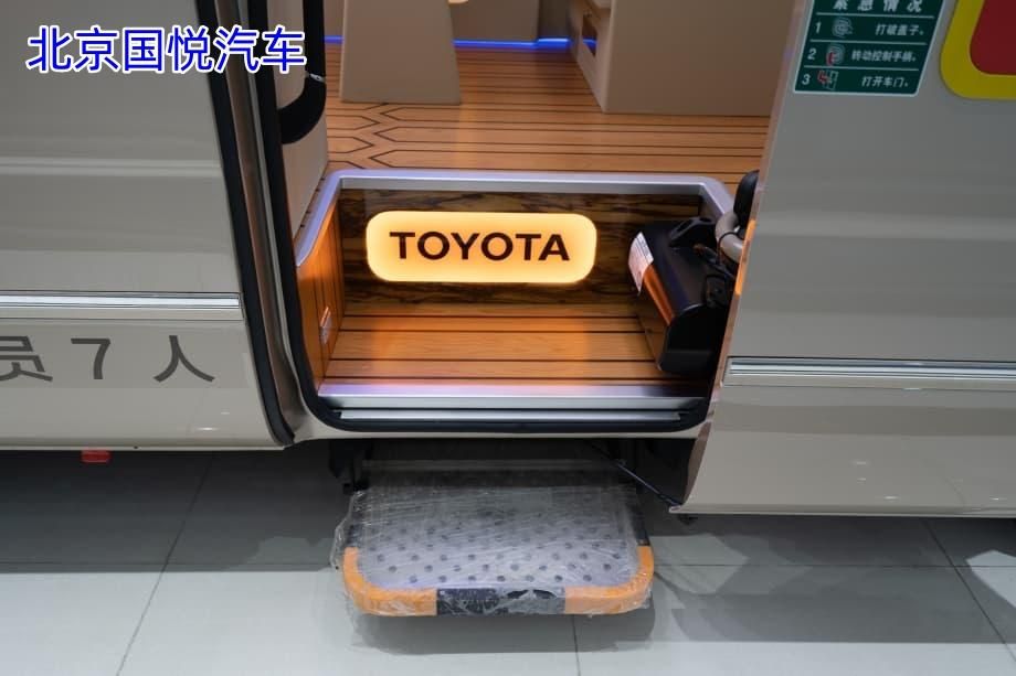 丰田考斯特7座房车新乡落地多少钱(图3)