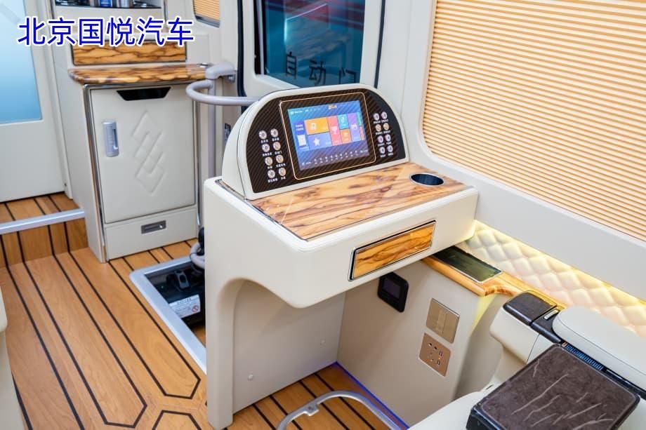 丰田考斯特7座房车新乡落地多少钱(图10)