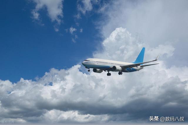 航班过道惊现“移动厕所”！家长纵容娃排便机组沉默刺痛全网(图2)