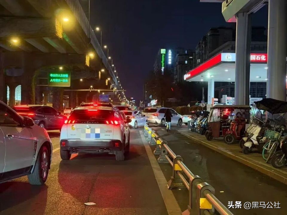 一觉醒来油车的天又塌了……(图1)