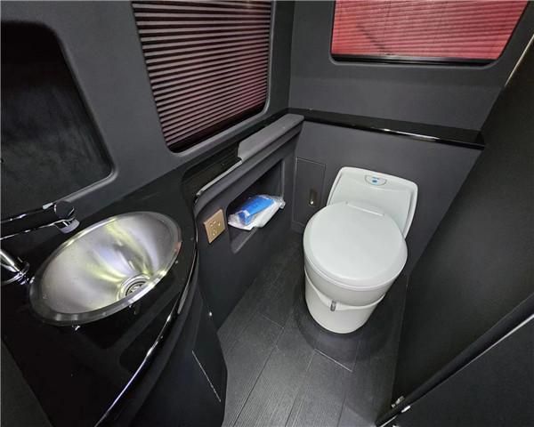 Kaiyun体育网站:2026款丰田考斯特黑色7座带卫生间现车价(43-88万)(图9)