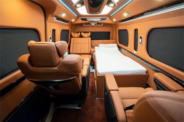 Kaiyun（中国体育）：丰田海狮6座卫生间特价改装内饰试驾送千元礼包！(图9)