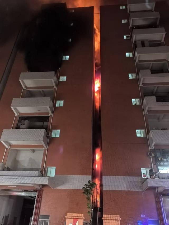 Kaiyun（中国体育）：凌晨突发大火约30家电镀厂被烧毁受灾户称事发7个月未获赔偿有人索赔逾1000万元(图1)