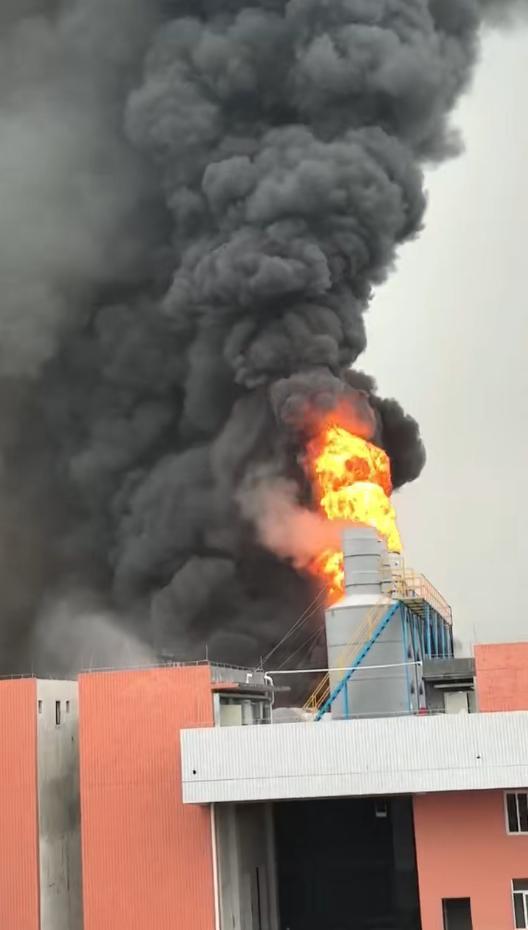 Kaiyun（中国体育）：凌晨突发大火约30家电镀厂被烧毁受灾户称事发7个月未获赔偿有人索赔逾1000万元(图2)