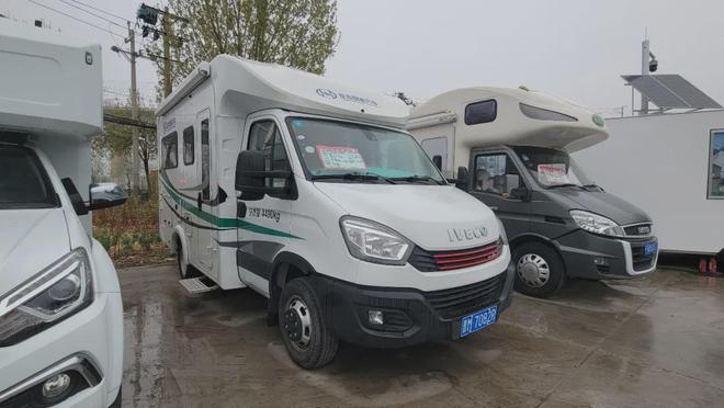 国产房车里的绝版布局？厕所空间特别大开了3万多公里打五折(图2)