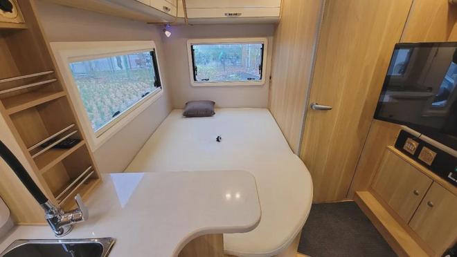 国产房车里的绝版布局？厕所空间特别大开了3万多公里打五折(图6)