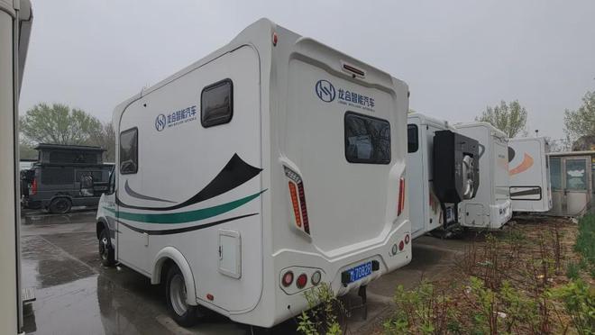 国产房车里的绝版布局？厕所空间特别大开了3万多公里打五折(图3)