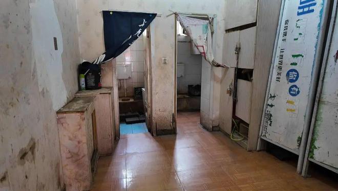 记者帮忙营业房成夜市共用厕所？！居民：太味儿！(图1)