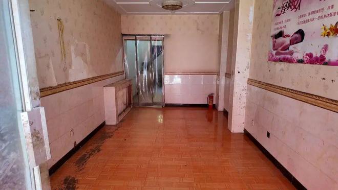 记者帮忙营业房成夜市共用厕所？！居民：太味儿！(图4)