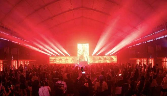 在上海10公里的夜跑里耐克如何赢得女性跑者的信任？(图8)