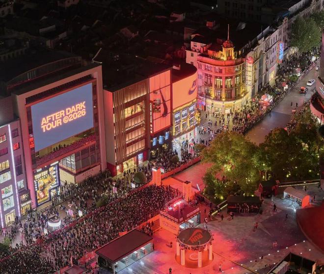 在上海10公里的夜跑里耐克如何赢得女性跑者的信任？(图10)