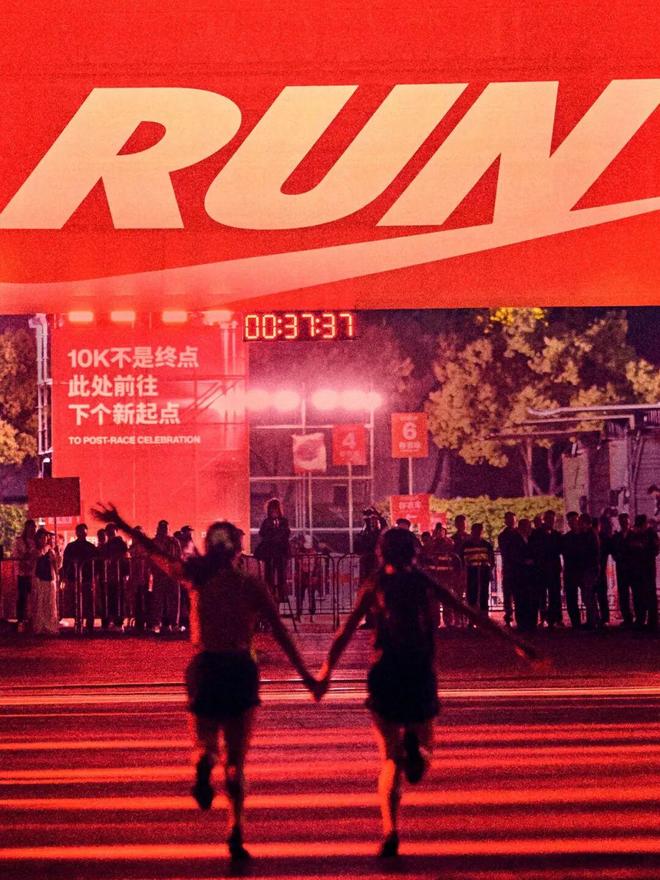 在上海10公里的夜跑里耐克如何赢得女性跑者的信任？(图11)
